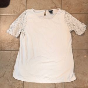 Off white shirt with lace sleeves